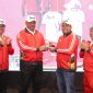 Pj Gubernur Aceh, Safrizal ZA bersama pejabat di jajarannya termasuk Ketua KONI Aceh, PB PON, pejabat Bank Aceh foto bersama usai peresmian peluncuran jersey atlet PON Aceh di Hermes Palace Hotel, Banda Aceh, Rabu, 4 September 2024. (Foto Humas Bank Aceh)