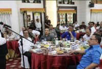 Pj Gubernur Aceh Dr.H. Safrizal ZA, M.Si saat memberikan sambutan di hadapan pimpinan perhimpunan asosiasi pers, pimpinan perusahaan pers, pimpinan media, dan pejabat di jajarannya pada acara coffee moring dengan wartawan di Pendopo Gubernur Aceh, Kamis, 5 September 2024. (Foto Humas Pemerintah Aceh)