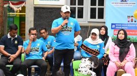 Pj Bupati Aceh Besar Muhammad Iswanto,S.STP, MM bersama Ketua Bunda Pendidikan Anak Usia Dini (PAUD) Aceh Besar Cut Rezki Handayani saat launching syandu dan segarmadu di PAUD Hj Nyak Awan Gampong Lambaro Sabtu (7/9/2024).