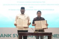 Penjabat Gubernur Aceh, Dr. H. Safrizal ZA, M.Si, bersama Direktur Utama BSI, Heri Gunardi melakukan penandatanganan kerja sama sponsorship antara PT Bank Syariah Indonesia Tbk (BSI) dengan Panitia Besar PON XXI Aceh-Sumut Wilayah Aceh, Selasa (10/9/2024).