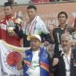 Ketua Hapkido Aceh, Amal Hasan (berdiri tengah depan, rompi biru) melakukan foto, bersama atlet nomor Nak Bop High Jump, usai mengalungkan medali. Di nomor ini atlet Aceh, Hurairah meraih medali perak pada pertandingan yang digelar di GOR KONI Aceh, Banda Aceh, Rabu (11/9/2024).