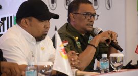 Ketua Pengprov Kurash Aceh, Muhammad Iswanto bersama Wakil Ketua Umum Bidang Prestasi Kurash Aceh, Ferry S. saat konferensi pers di Media Center, Hermes Palace Hotel Banda Aceh, Minggu (15/9/2024)