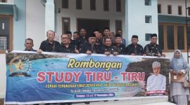 Ketua FKUB Banda Aceh Dr Abd Syukur, M.Ag dan jajarannya beserta unsur Kemenag Banda Aceh Suheri, MA foto bersama Ketua FKUB Asahan Sumatera Utara H Humaidi Syam Pane, AMK dengan seluruh pengurusnya usai temu ramah Sabtu (14/09/2024) di Sekretariat FKUB Banda Aceh Jl Prof A Hasyimi Pango Raya Ulee Kareng Banda Aceh