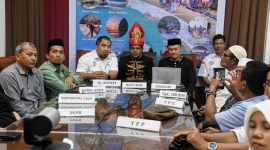 Pj Bupati Aceh Besar Muhammad Iswanto SSTP MM bersama pejabat terkait dan perangkat Gampong Meunasah Balee mengikuti zoom meeting penilaian verifikasi online LDWN tahun 2024 dari Gedung Dekranasda Aceh Besar, Kamis siang (19/9/2024). Foto:MC Aceh Besar