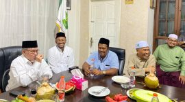 Tgk H.Hasanoel Bashry {Abu Mudi) bersama Cawagub Aceh Syech Fadhil pada jamuan makan malam dengan tim pemenangan PAS Aceh untuk paslon Cagub dan Cawagub Aceh Bustami Hamzah-Syech Fadhil di Sekretariat MPP PAS Aceh Rabu (25/2024)