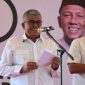 Bustami Hamzah didampingi oleh Syech Fadhil Rahmi saat membari sambutan pada acara peresmian posko pemenangan pusat Calon Gubernur dan Calon Wakil Gubernur Aceh yang berlokasi di jalan sudirman Geuceu Kecamatan Jaya Baru Selasa (1/10/2024).