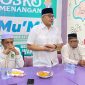 Calon Gubernur Aceh periode 2025-2030 Bustami Hamzah berdiri dihadapan peserta diskusi menyampaikan keinginannya menjadi Gubernur Aceh untuk melakukan perbaikan, acara tersebut dipandu oleh Ketua Pemenangan Tim Pusat PAS Aceh Tgk Yusran Abbas, SE, Ahad (13/10/2024) di Posko pemenangan Mu'Min Kabupaten Bireuen.
Foto : BANDAPOS