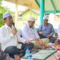 Ketua Tim Pemenangan Pusat MPP PAS Aceh Tgk Yusran Abbas, SE memberi pengarahan dan materi untuk memenangkan Paslon Nomor 01 dihadapan peserta tim lintas alunni dayah didampingi oleh Wakil ketua pemenangan Fauziannur, S.Kom dan Dewan Pakar MPW PAS Pijay Walidi Sanusi dan ahlil bait Tgk Nusuki Senin (13/10/2024) di Bale Meunasah Jurong Pidie Jaya.