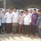 Calon Walikota Banda Aceh (2025-2030) H.Aminullah Usman melakukan foto bersama dengan Geuchik dan sejumlah tokoh serta warga Gampong Mulia, usai menghadiri Maulid Nabi Muhammad SAW Ahad (10/11/2024) di Halaman Masjid Sarajul Huda