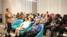 Direksi PT PEMA dan perwakilan DPMPTSP pada acara Pitching Proposal Bisnis dengan tujuh pelaku UMKM se-Aceh di Landmark BSI Aceh di Banda Aceh, Kamis (7/11/2024). Foto : Humas PT PEMA