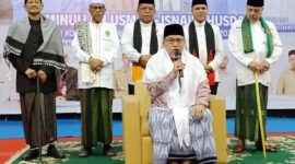 Syekh H.Hasanoel Bashry (Abu Mudi) membacakan pernyataan sikap dukungan untuk memenangkan Paslon Walikota dan Wakil Walikota Banda Aceh (H.Aminullah Usman-Isnaini Husda) pada Pilkada 2024, Sabtu (16/11/2024) di Amel Convention Hall