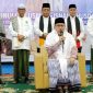 Syekh H.Hasanoel Bashry (Abu Mudi) membacakan pernyataan sikap dukungan untuk memenangkan Paslon Walikota dan Wakil Walikota Banda Aceh (H.Aminullah Usman-Isnaini Husda) pada Pilkada 2024, Sabtu (16/11/2024) di Amel Convention Hall