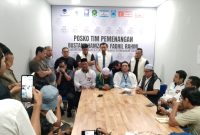 Tim Pemenangan Paslon Gubernur -Wakil Gubernur Aceh (Bustami Hamzah-Syech Fadhil) menggelar konferensi pers mengumumkan data perolehan suara sementara Paslon 01pada Pilkada 2024, Rabu malam (27/11/2024). Foto: BANDAPOS.com