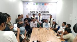 Tim Pemenangan Paslon Gubernur -Wakil Gubernur Aceh (Bustami Hamzah-Syech Fadhil) menggelar konferensi pers mengumumkan data perolehan suara sementara Paslon 01pada Pilkada 2024, Rabu malam  (27/11/2024). Foto: BANDAPOS.com