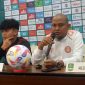 Head Coach Persiraja, Akhyar Ilyas (kiri) dan pelatih Persikota Delfi Adri dalam _Pre-match press conference_ di  Banda Aceh, Kamis (19/12/2024).