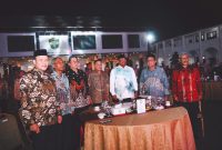 Pj Gubernur Aceh, Dr. H. Safrizal ZA, M.Si, menghadiri acara syukuran Hari Ulang Tahun (HUT) Kodam Iskandar Muda ke-68 yang digelar di Lapangan Sanggamara Makodam IM, Minggu (22/12/2024) malam.