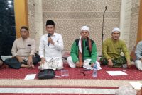 Marwan Yusuf Geuchik Gampung Baru Kecamatan Baiturrahman Kota Banda Aceh memberi sambutan dan arahan pada kegiatan peringatan 20 tahun gempa dan tsunami yang berlangsung di meunasah Allatief Jurong Jeumpa Senin (30/12/2024) malam.
Foto: BANDAPOS.com