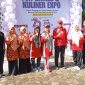 Kepala Kantor Kementerian Agama Banda Aceh H. Salman, S.Pd, M.Ag didampingi Ketua DWP Ny. Rosnidar dan Kasubbag TU Dr Aida Rina Elisiva B.Acc MM, para Kasi di lingkungan Kemenag Banda Aceh melakukan foto bersama usai mengikuti lomba estafet Air Kamis (2/1/2025) di Halaman PLHUT Kemenag Banda Aceh