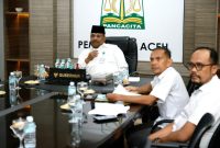Pj Gubernur Aceh Safrizal Mengikuti Rapat Penyelesaian Penataan Tenaga non ASN di Instansi Pemda melalui Zoom Meeting di Pendopo Gubernur Aceh, Rabu (8/1/2025).