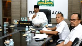Pj Gubernur Aceh Safrizal Mengikuti Rapat Penyelesaian Penataan Tenaga non ASN di Instansi Pemda melalui Zoom Meeting di Pendopo Gubernur Aceh, Rabu (8/1/2025).