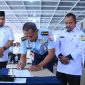 Pj Bupati Aceh Besar Muhammad Iswanto S.STP, MM bersama Komandan Lanud Iskandar Muda Kolonel Pnb, Hartarno Edi Sasmoyo, M.Han melakukan Penandatanganan peresmian Kanopi Masjid Al Muhajirin dan renovasi shelter lapangan tembak Yupiter Lanud SIM, Blang Bintang, Aceh Besar, Rabu (8/1/2025). Foto: MC Aceh Besar.