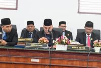 Pj Bupati Aceh Besar Muhammad Iswanto S.STP, MM menghadiri Rapat Paripurna Ke-5 Masa Persidangan Ke-2, dengan agenda Pengumuman Hasil Penetapan Bupati Wakil Bupati Terpilih Masa Jabatan 2025-2030 di Ruang Rapat Paripurna DPRK di Kota Jantho, Senin (13/01/2025) Foto : Dok MC Aceh Besar.