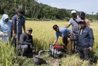 Bantuan sumur suntik untuk petani pulo aceh, Aceh Besar (Foto: Dok Bank Aceh)