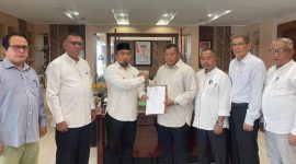 Pj Bupati Aceh Besar Muhammad Iswano S.STP, MM, menunjuk Bahrul Jamil SSos MSi sebagai Pelaksana Tugas (Plt) Sekda Aceh Besar, menggantikan Drs Sulaimi MSi yang mendapat tugas baru menjadi Staf Ahli Pj Bupati Aceh Besar. Acara serah terima jabatan Sekda tersebut berlangsung di ruang kerja Bupati Aceh Besar, Jumat (17/01/2025)