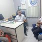 Geuchik Gampong MuliaKurnia Zaith dan Ule Jurong,sedang memberikan arahan kepada pemilik rumah Kos dan Homestay.