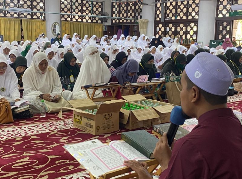 Jamaah Majelis Khatam Al-Quran dan bacaan Yasin 7 Mubin sedang tekun mengikuti acara tersebut di Masjid AMRU IBNI Al-AS Sentul Bandar Sentul Kuala Lumpur Malaysia Ahad (2/2/2025).Foto : Ist