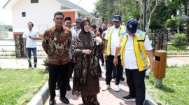 Walikota Banda Aceh Illiza Sa’aduddin Djamal dan Wakil Walikota Afdhal Khalilullah meninjau bendung karet dan WTP PDAM Tirta Daroy di Lambaro, Aceh Besar, Kamis (13/2/2025). Foto : Prokopim Pemko Banda Aceh.