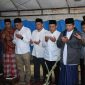 Wakil Gubernur Aceh, Fadlullah, SE bersama rombongan dan sejumlah kepala SKPA Takziah ke kediaman Alm. Aba H. Asnawi di pondok pesantren Budi Mesja Lamno, Aceh Jaya (15/2/2025). Foto: Humas Aceh
