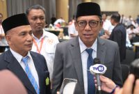 Plt Sekda Aceh, Drs. Alhudri, MM membuka Rapat Kerja Provinsi (Rakerprov) Komite Olahraga Nasional Indonesia (KONI) Provinsi Aceh, di Landmark BSI, Jumat (21/2/2025) malam.
