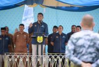 Wakil Walikota Banda Aceh Afdhal Khalilullah memimpin apel peringatan HUT ke-50 Perusahaan Air Minum Daerah (Perumdam) Tirta Daroy Kota Banda Aceh yang berlangsung di halaman gedung Water Treatment Plant (WTP) Tirta Daroy, Senin (24/2/2025).