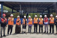 Petugas Dinas ESDM Aceh dan PT. Pertamina Patra Niaga SAM Aceh yang tergabung dalam Tim Pemantauan Energi Subsidi Pemerintah Aceh dan Kabupaten Aceh Besar melakukan pemantauan LPG 3 kg di SPPBE Indrapuri Aceh Besar, Kamis (27/2/2025). Foto : Dok ESDM Aceh