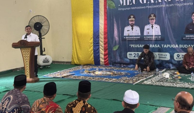 Wakil Gubernur Aceh Fadhlullah di dampingi Kepala Biro Administrasi Pimpinan Setda Aceh, Akkar Arafat, bersilaturahmi dengan mahasiswa yang sedang menempuh pendidikan di Yogyakarta, Jumat, (28/2/2025)