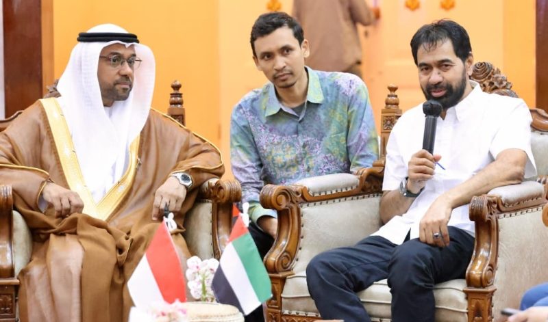 Gubernur Aceh Muzakir Manaf mendampingi Wali Nanggroe Malik Mahmud Alhytar, menjamu buka puasa Duta Besar Uni Emirat Arab (UEA) Untuk Republik Indonesia, H.E.Abdulla Salem Al Dhaheri, Direktur Mubadala Energy Indonesia, Abdulla Bu Ali, dan rombongan, di Meuligoe Wali Nanggroe, Minggu, (9/3/2025)