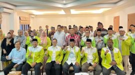 Pengurus, panitia, dan peserta Muswil IV MES Aceh melakukan foto bersama di Illona Hotel, Aceh Besar, sekaligus menggelar buka puasa, bersama jajaran pengurus. Sabtu (22/3/2025). Foto : Dok MES Aceh