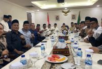 Wakil Gubernur Aceh Fadhlullah bersama Forbes DPD/DPR-RI dan Masyarakat Aceh bahas untuk memperjuangkan keberlangsungan dana Otsus Aceh di aula kantor Badan Penghubung Pemerintah Aceh Sabtu (15/3/2025 di Jakarta.