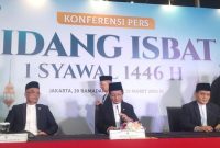 Menteri agama Nasaruddin Umar mengumumkan keputusan Pemerintah menetapkan Hari Raya Idul Fitri 1 Syawal 1446 H, jatuh pada Senin 31 Maret 2025 dalam temu pers di Kantor Kemenag Jakarta Pusat, Sabtu (29/3/2025). Foto : Dwi/detik.com)