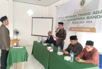 Ketua Yayasan Rumoh Bina Aneuk Nanggro Dr.Tgk Jamaludin Thaib mengikrarkan Ketua Sekolah Tinggi Agama Islam (STAI) Nusantara Yang baru Dr.Dicky Wirianto, MA periode 2025-2029 di Aula STAI Nusantara, Sabtu (12/4/2025).
Foto : BANDAPOS.com