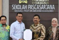 Muhammad Daud kembali ditetapkan sebagai ketua Ikatan Alumni Magister Ilmu Kebencanaan (IKAMIK) Universitas Syiah Kuala (USK) Periode 2025 - 2028. Penyerahan SK dilaksanakan di Gedung Pascasarjana USK oleh Prof. Dr. Hizir (Direktur Sekolah Pascasarjana USK) di dampingi oleh Dr. Yunita Idris, Ketua Prodi MIK USK, Sabtu, (26/4/2025).