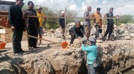Peletakan batu pertama memulainya pembangunan mushalla di area utama kampus STAI Nusantara Banda Aceh, Sabtu (3/5/2025). Foto : Ist