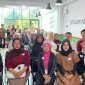 Ketua Umum HMI Komisariat FTK UIN Ar-Raniry Muhammad Agus Farhan bersama Ketua Kohati Cabang Banda Aceh Fitria Sundari sedang mendengar materi yang disajikan oleh Rahmi, CH, CHt, CNLP, CPC pada kegiatan Workshop Grooming, Public Speaking, dan Table Manner  yang digelar oleh HMI Komisariat Fakultas Tarbiyah dan Keguaruan UIN Ar-Raniry Banda Aceh, Sabtu (17/05/2025) di Aula Aula Nutrihub Aceh, Jl. Tgk Chik Di Tiro No. 16, Peuniti. Foto : Ist