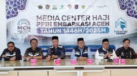 Kesiapan keberangkatan jemaah haji Aceh tahun 2025, Kakanwil Kemenag Aceh mengadakan konferensi Pers bersama awak media di Media Center UPT Asrama Haji Embarkasi Aceh, Banda Aceh, Jumat (16/5/2025). Foto/Irwansyah