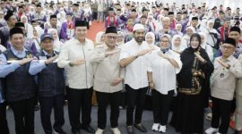 Gubernur Aceh Muzakir Manaf menghadiri acara pelepasan keberangkatan jemaah calon haji Embarkasi Aceh tahun 1446 H/2025 M di Asrama Haji Banda Aceh, Sabtu, (17/5/2025).  Foto: Humas Aceh