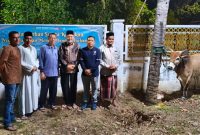 Kepala Kantor Kementerian Agama Kota Banda Aceh H.Salman S.Pd, M.Ag  di dampingi oleh Kasubbag TU Kusnadi dan Jajarannya mengabadikan dengan foto bersama sebelum melakukan penyembelihan hewan qurban