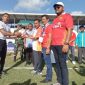 Pertandingan Grup A secara resmi dibuka dengan penyerahan bola oleh Ketua Asprov PSSI Aceh Nazir Adam kepada Wakil Bupati Aceh Selatan H.Baital Mukadis berikut diteruskan kepada wasit  yang akan memimpin pertandingan, Selasa (24/6/2025).
