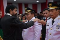 Gubernur Aceh, Muzakir Manaf mengambil sumpah jabatan dan melantik Zulkifli H. Adam sebagai Walikota dan Drs. H. Suradji Junus sebagai Wakil Walikota Sabang Periode 2025-20230 pada Rapat Paripurna DPRK Sabang, di kantor DPRK setempat Sabtu (14/06/2025). Foto: Humas Aceh Sabtu (14/06/2025). Foto: Humas Aceh