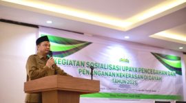 Kepala Dinas Pendidikan Dayah Aceh, Dr. Munawar A Djalil, MA, membuka secara resmi kegiatan Sosialisasi Upaya Pencegahan dan Penanganan Kekerasan di Dayah Tahun 2025, Selasa (24/06/2025) di Hotel Madinatul Zahra, Kecamatan Darul Imarah, Kabupaten Aceh Besar